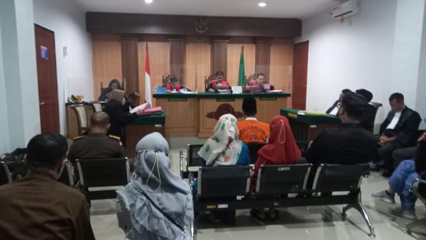 Sidang putusan pegasuh ponpes di malang yang cabuli santriwati 169